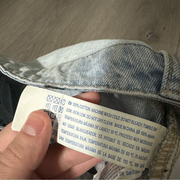 Forever 21 High Rise Raw Hem Light Wash Short Shorts Size 28 - Picture 6 of 9